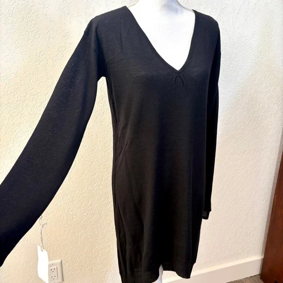 New Amateurs Black Long Sleeve V-neck Cashmere Dress - Picture 2 of 10